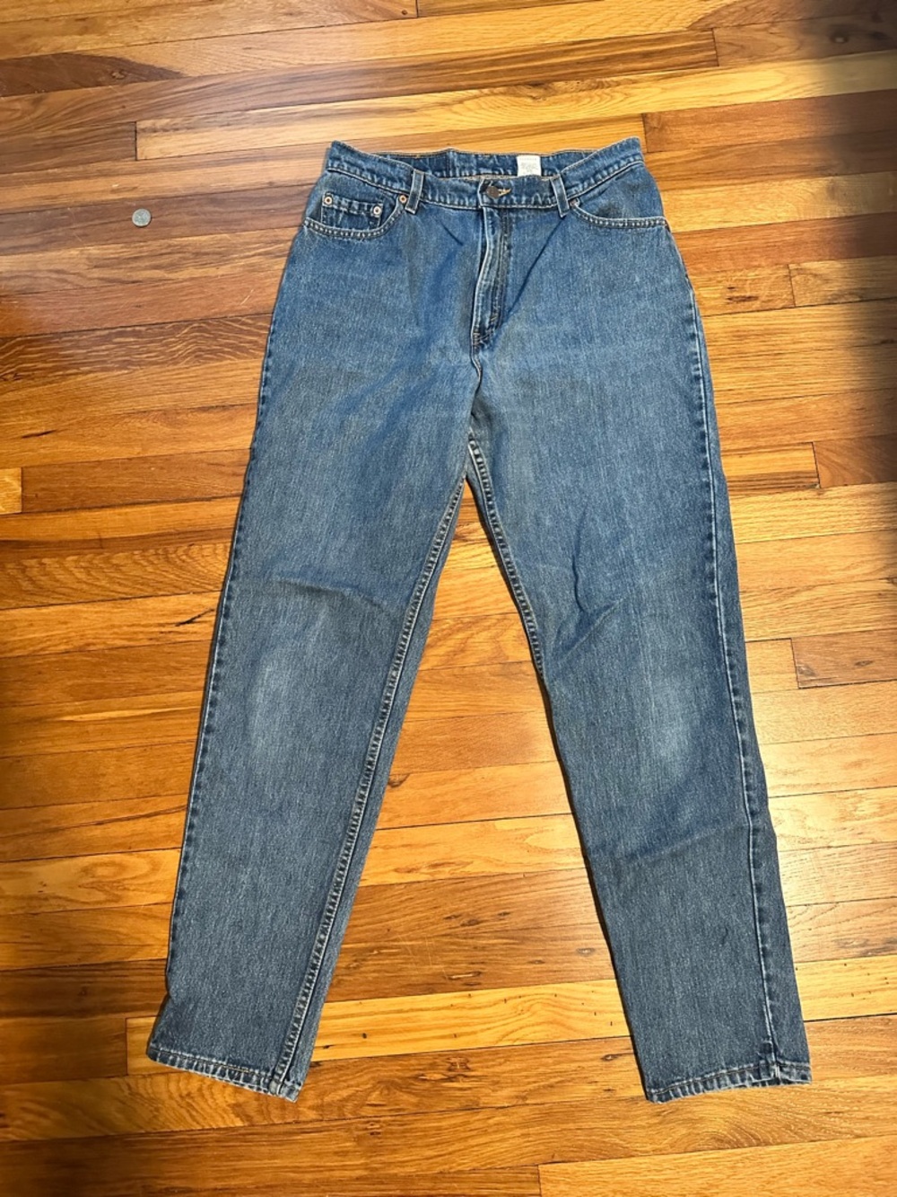 Medium Wash Vintage Women’s Levi’s 550 - Picture 3 of 4